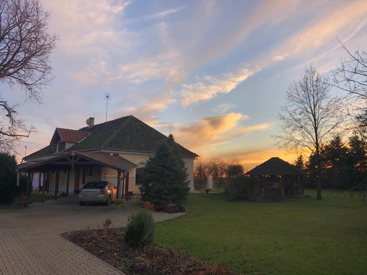Apartmánové ubytovanie POD DUBOM Polny Kesov Exterior foto