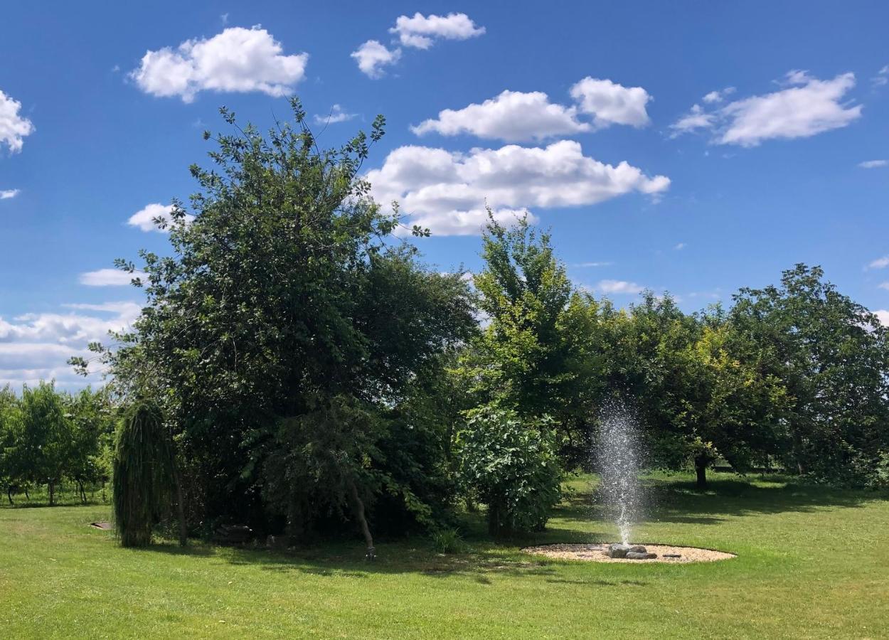 Apartmánové ubytovanie POD DUBOM Polny Kesov Exterior foto