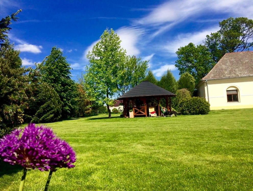 Apartmánové ubytovanie POD DUBOM Polny Kesov Exterior foto